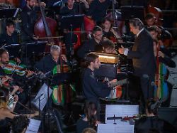 Konzert mit bunten Instrumenten: Riccardo Muti dirigiert hinter Gittern